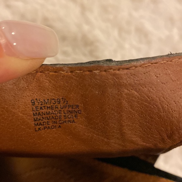LUCKY BRAND - LIKE NEW 9.5 - Picture 7 of 15